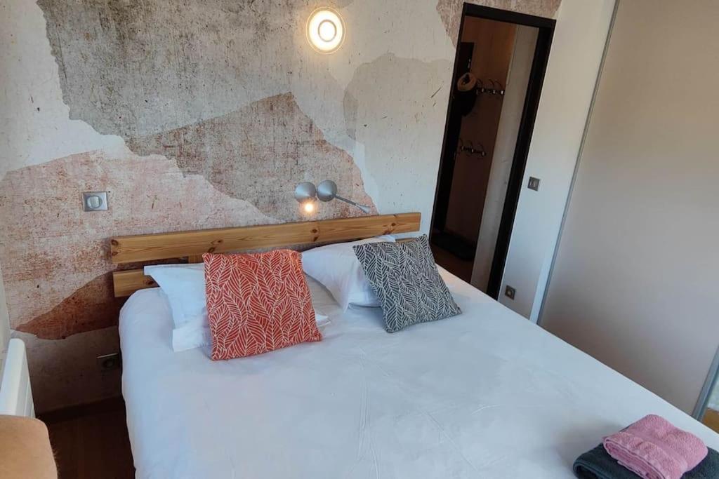 Grizzly - 2 Bedrooms - In/out- *
